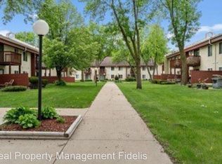 157 Mindy Ln APT 33, Montrose, MN 55363