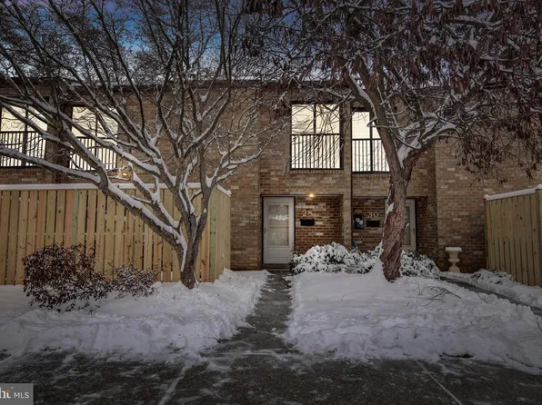 28 Pickburn Ct #B, Cockeysville, MD 21030