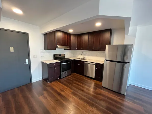 874 Willoughby Avenue image 4 of 9