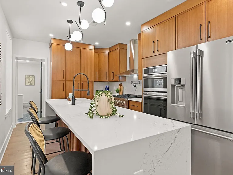 2308 Christian St — Photo 11