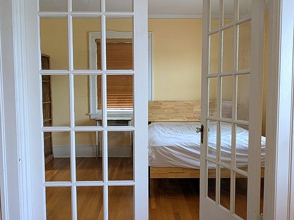 5th image of 4725 15th Ave NE APT 39