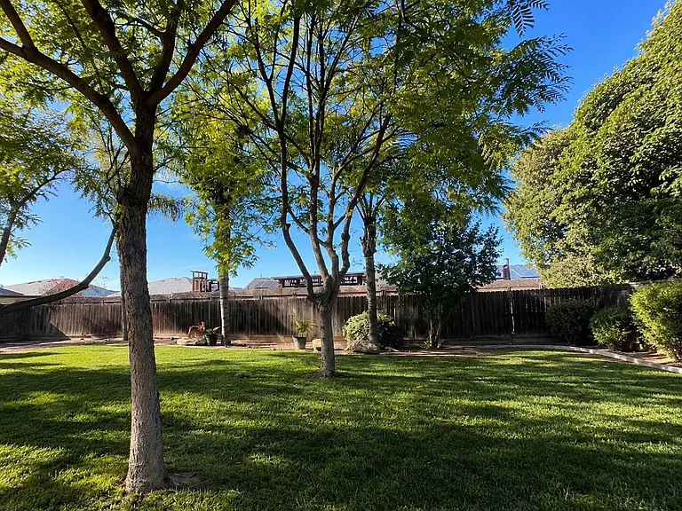 2106 N Vine Cir — Photo 16