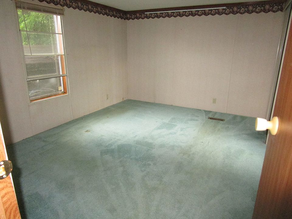2nd image of 140 Kentucky Dr