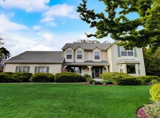 400 W Trillium Ter, Oak Creek, WI 53154