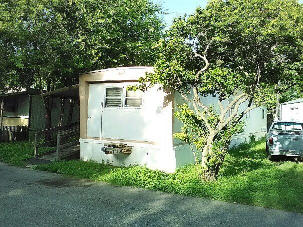 1st image of 842 Corinne Dr