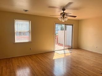 4th image of 166 E Green Valley Cir