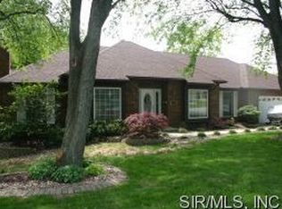 415 Camelot Dr, Collinsville, IL