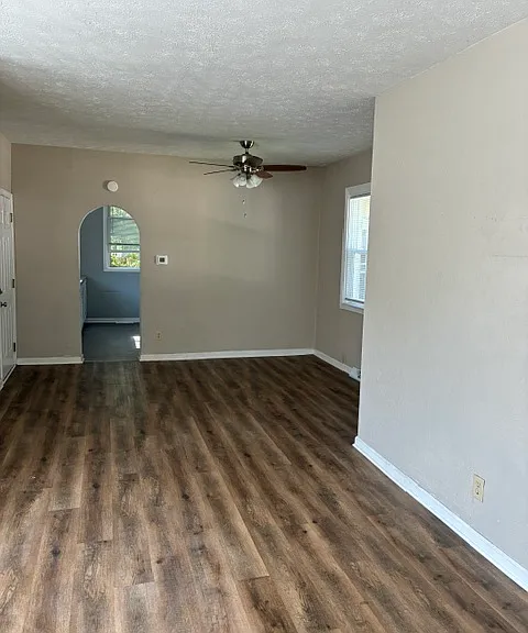 201 S Logan St — Photo 3