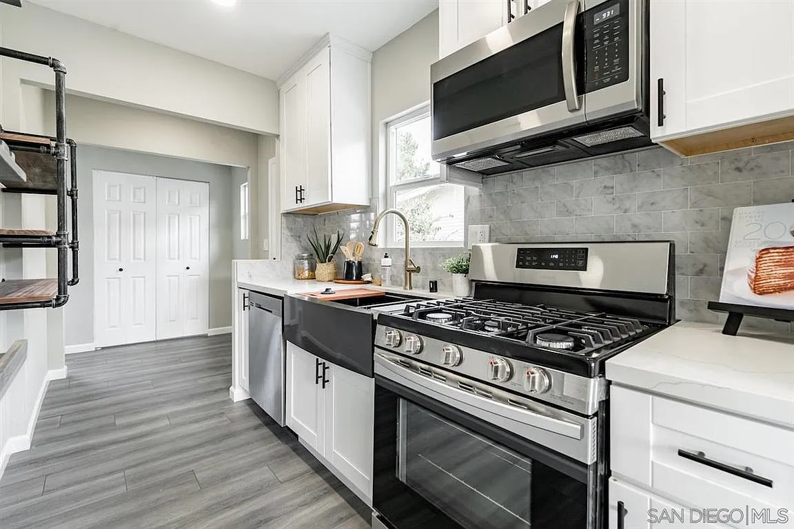 3276 Meade Ave — Photo 3