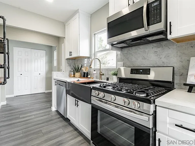 3276 Meade Ave — Photo 3