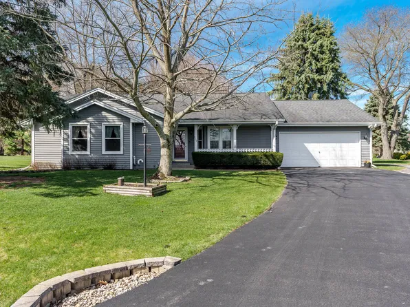 5400 N Denise Dr, Davis Junction, IL 61020