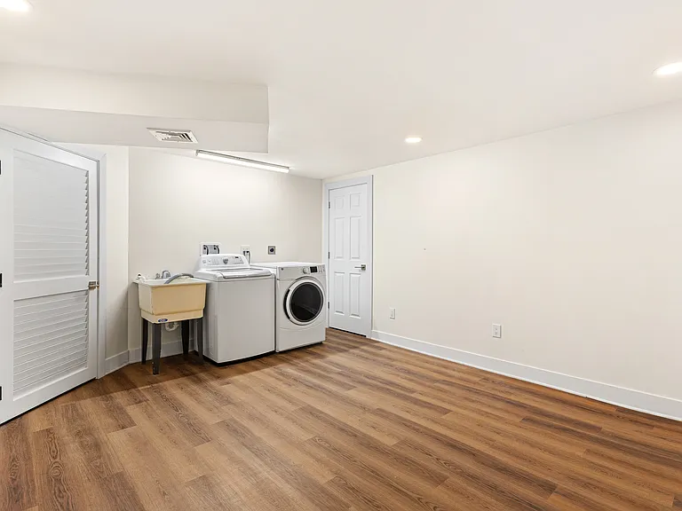 2405 S 57th St — Photo 11