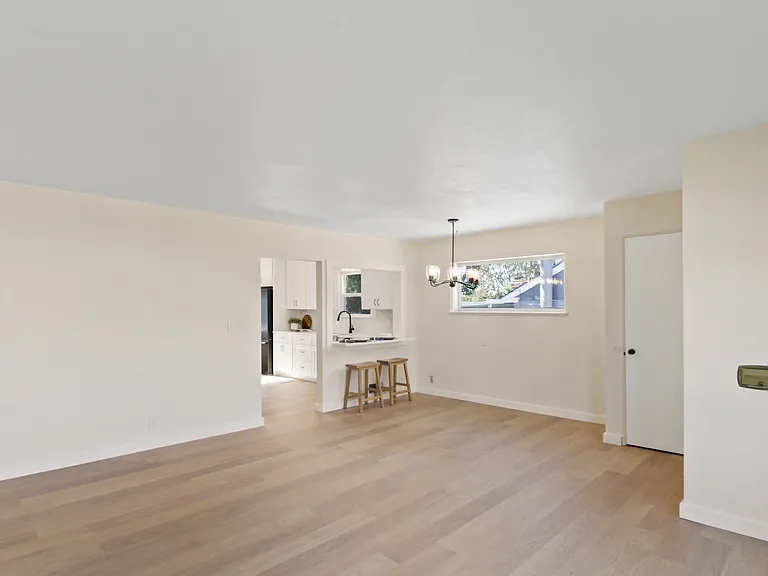 2917 W Heroy Ave — Photo 5