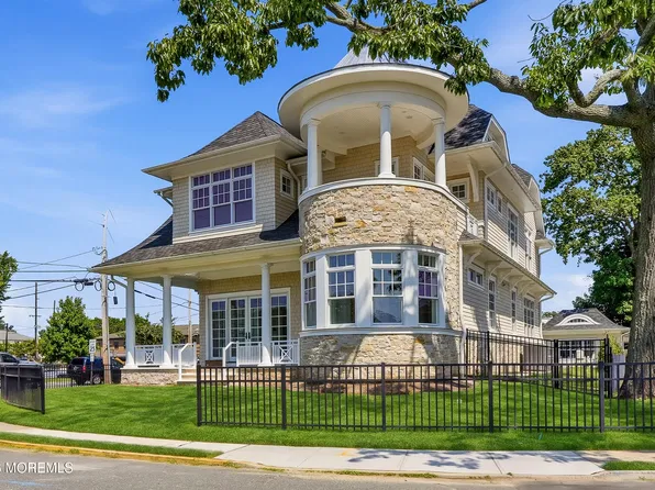 300 Lake Dr, Allenhurst, NJ 07711