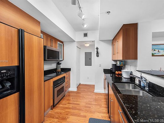 3rd image of 325 Biscayne Blvd #3021
