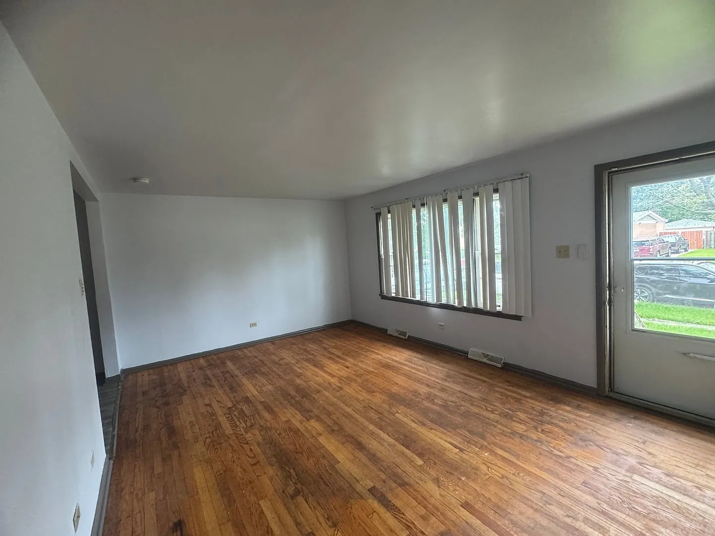 4 bed, 2.0 bath, 1371 sqft, $3,200 — Photo 2