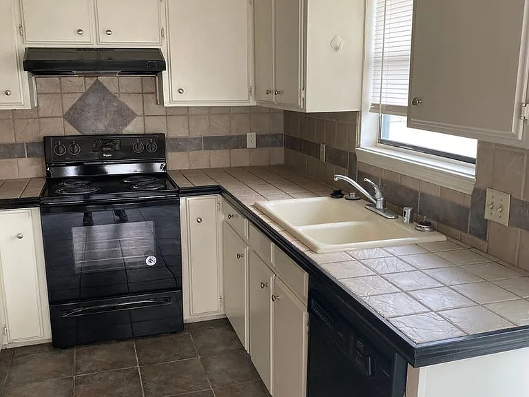 9303 Flint Ave — Photo 44