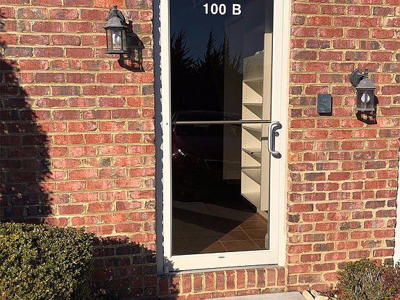 4th image of 100 Northwynd Cir #B