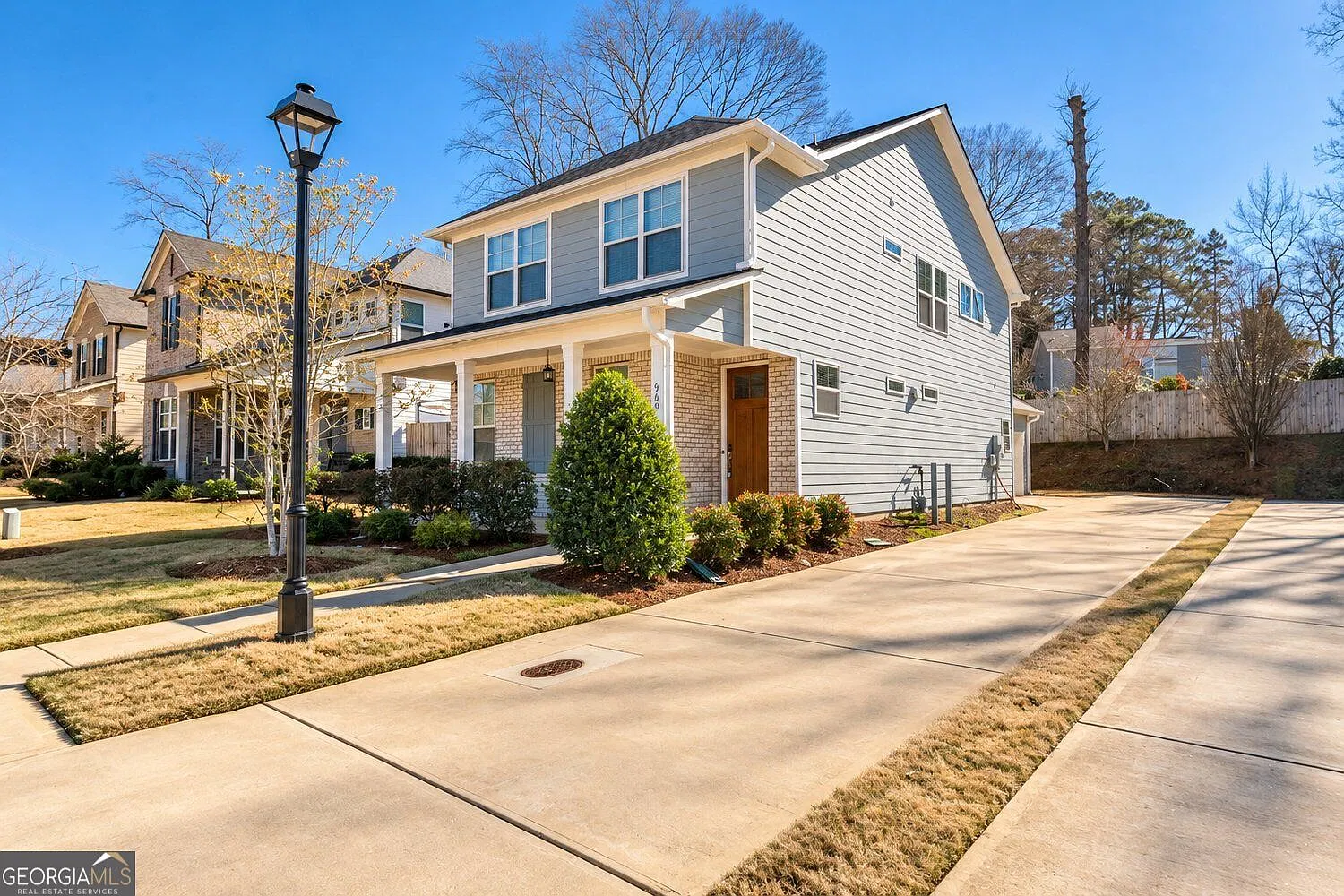 4 bed, 2.5 bath, 2052 sqft, $3,600 — Photo 3