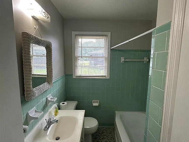1707 Northland Dr — Photo 12