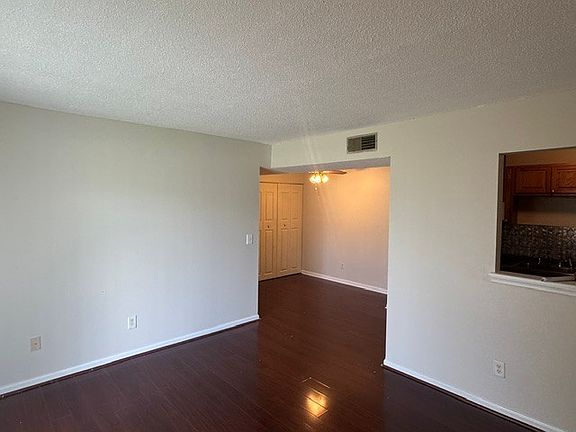 4th image of 506 Mystic Dr APT B