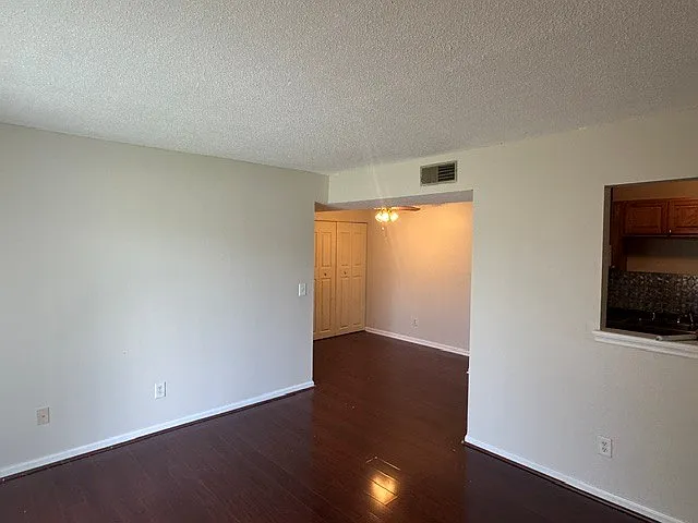 506 Mystic Dr #B — Photo 4