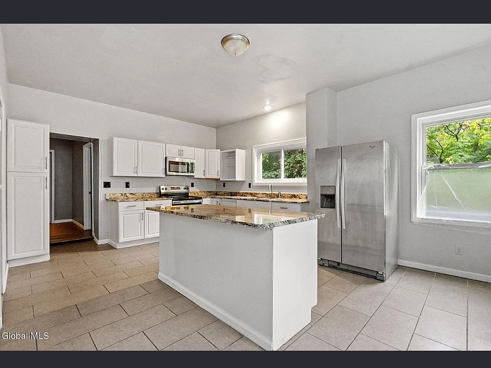1st image of 429 1st St Unit 1