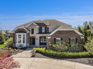 6929 Oakhurst Ridge Rd, Clarkston, MI 48348