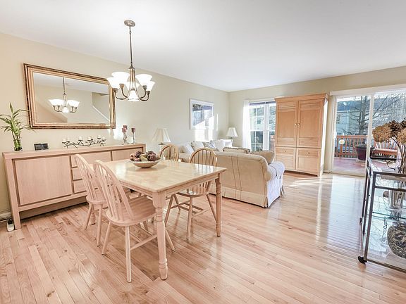 5th image of 306 Stallion Sq NE