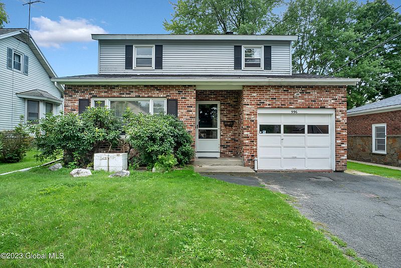 3rd image of 996 Washington Avenue