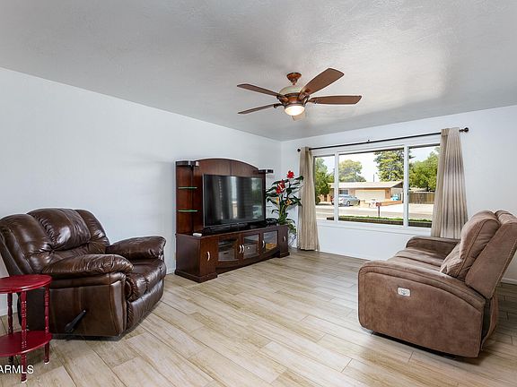 5th image of 3209 E Larkspur Dr