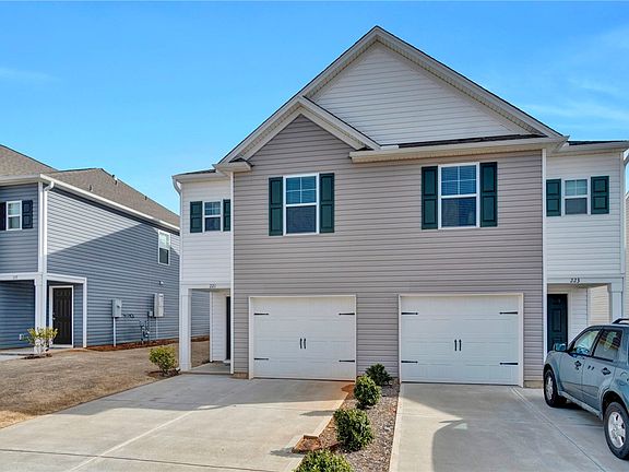 3rd image of 221 Samuel St