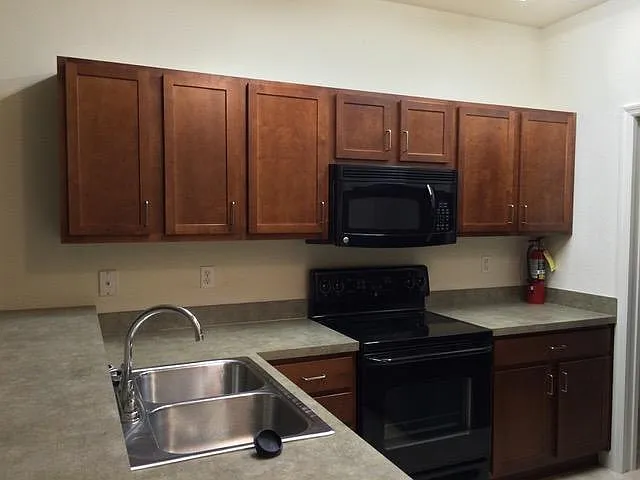 2951 SW 35th Pl — Photo 15