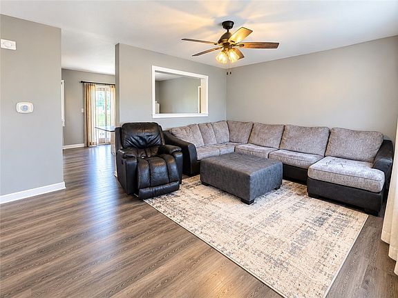 3rd image of 417 Dawn Ave