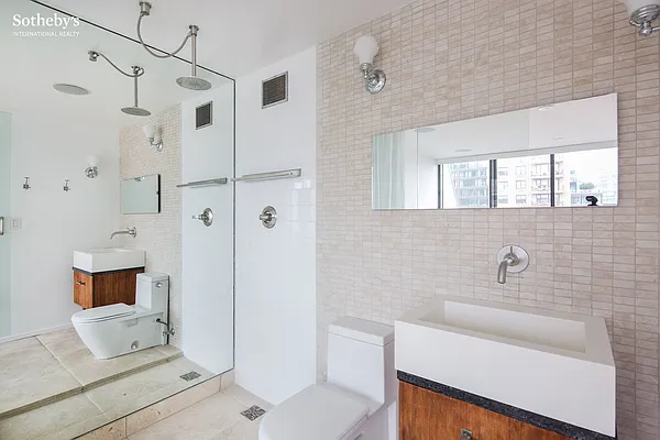 Sold by Sotheby's International Realty | media 16