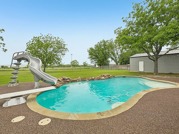 3rd image of 1252 Orchard Ln