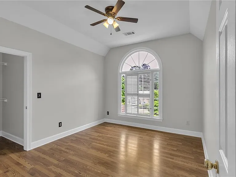 1085 Castle Pointe Ln — Photo 27