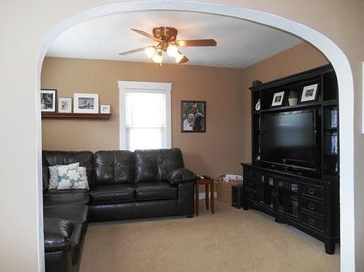 3rd image of 553 S Oak Park Ct