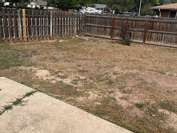 4th image of 1600 Azalea Dr
