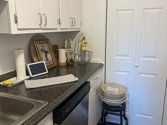 4th image of 2185 W Schantz Ave