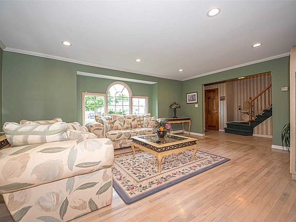 5th image of 345 Martin Dr