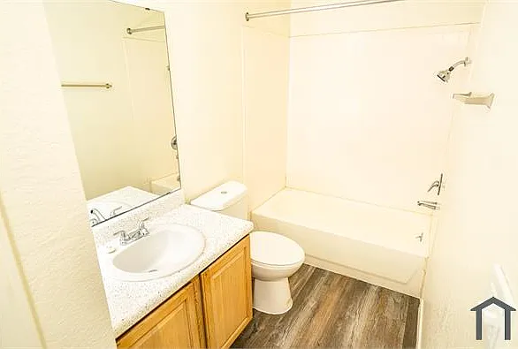 1186 E 60th St S #B — Photo 6