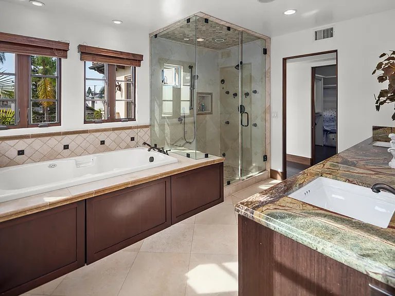 Primary bath / tub / shower