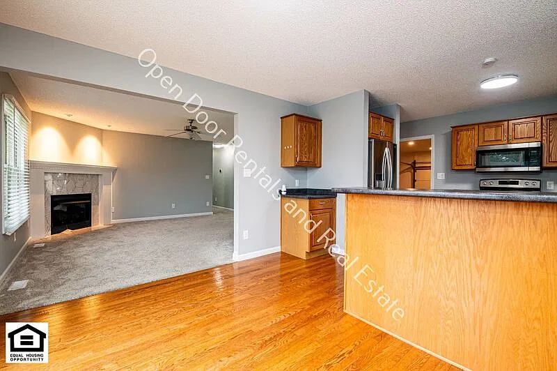 3 bed, 2.0 bath, 2666 sqft, $2,000 — Photo 4