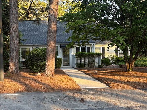 51 Village Green Cir