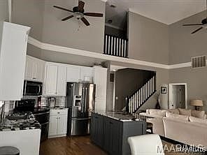 2nd image of 1948 Parkview Dr S
