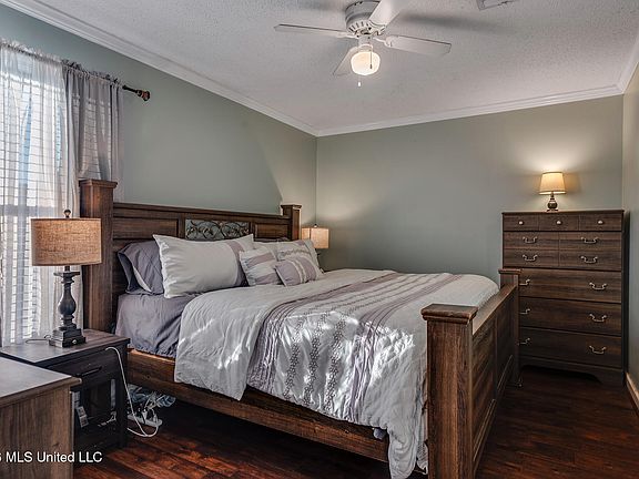 4th image of 403 Chenoa Ave