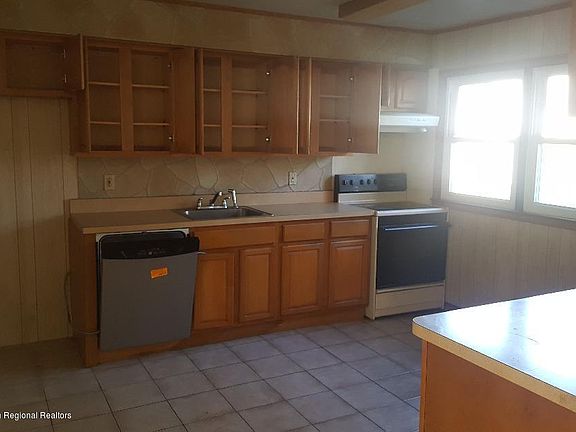 2nd image of 617 12th Ave