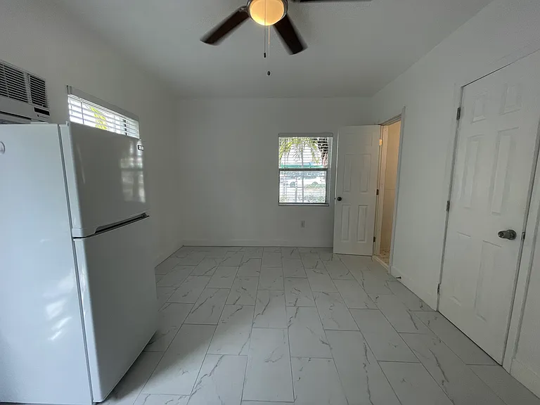 2690 SW 24th Ter #4 — Photo 4