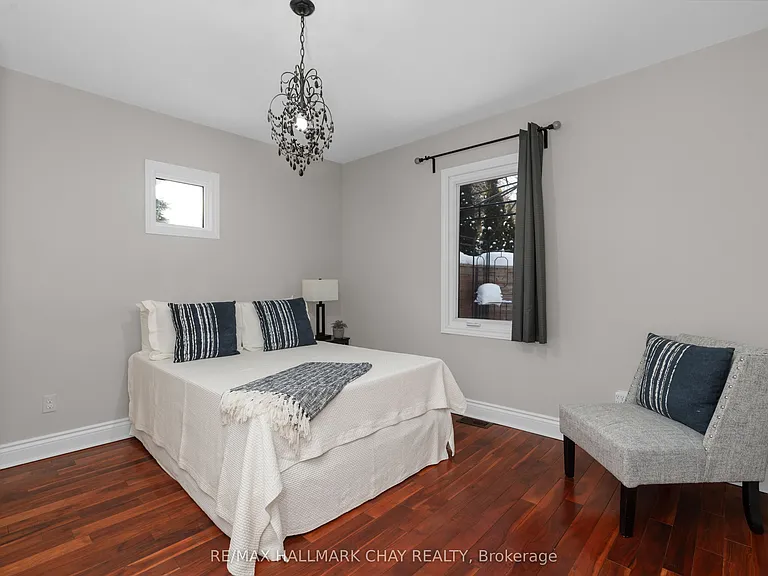 330 Shanty Bay Rd — Photo 11